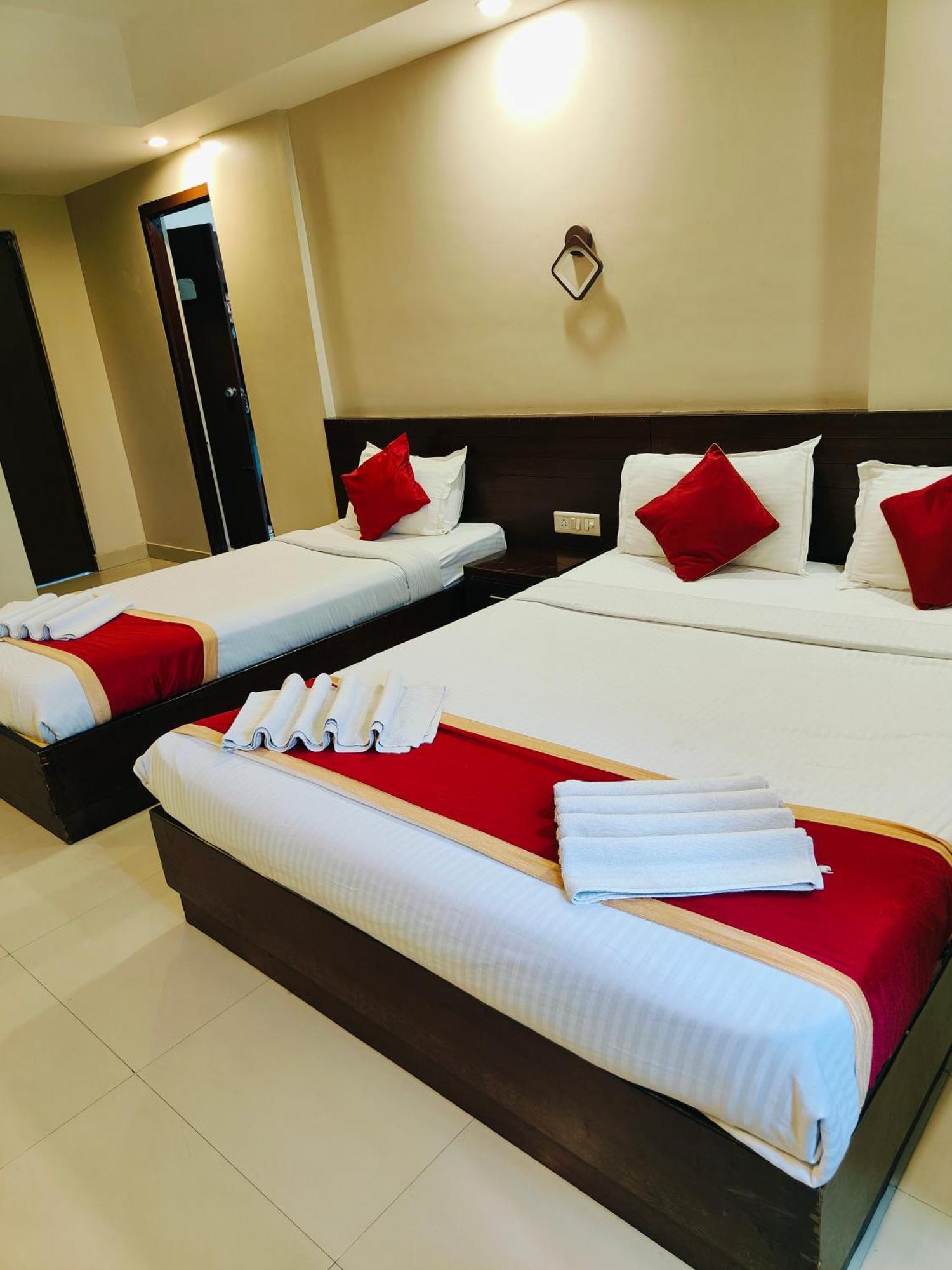 Green Wood Inn Mysore Near Palace Bagian luar foto