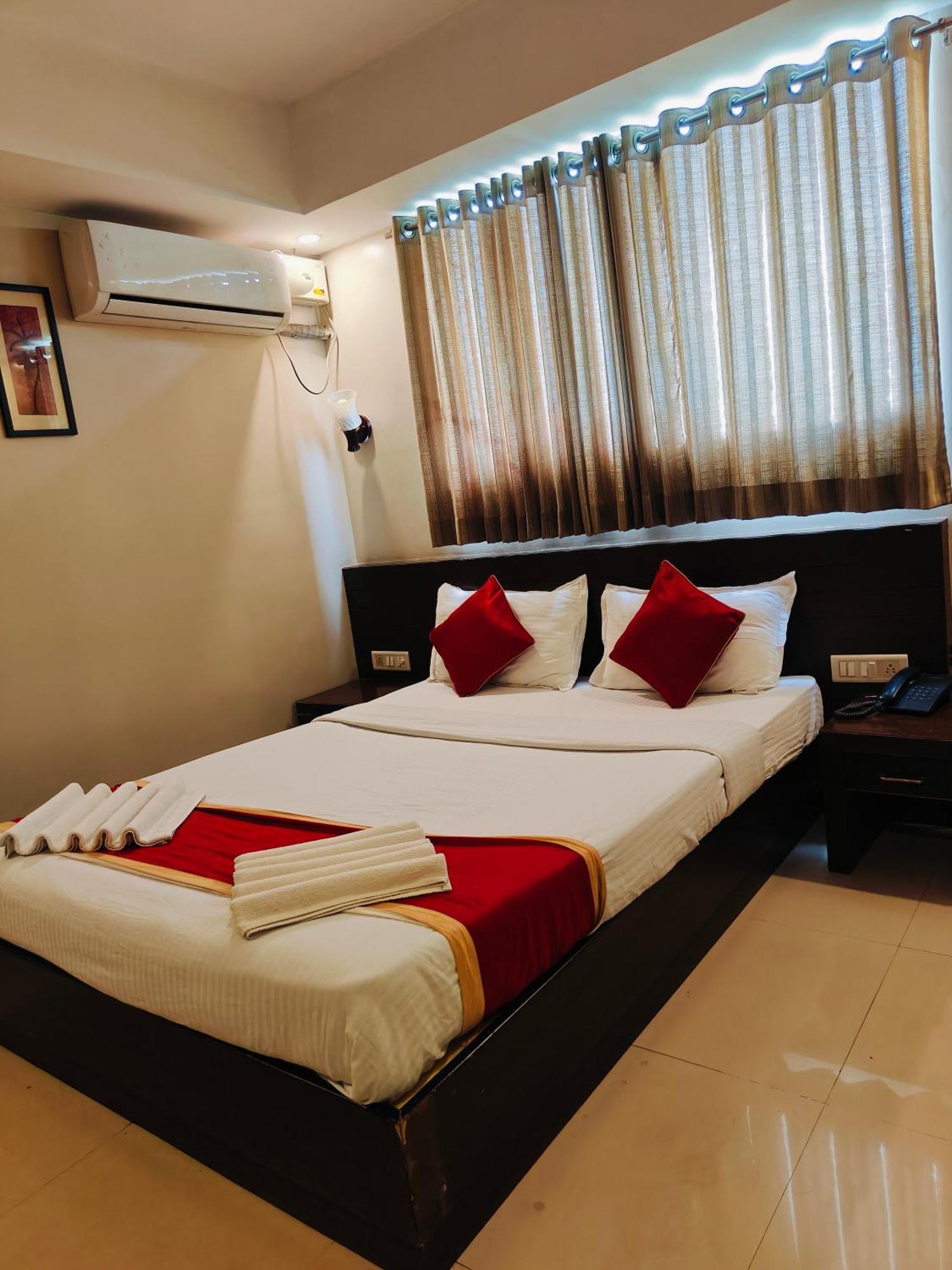 Green Wood Inn Mysore Near Palace Bagian luar foto