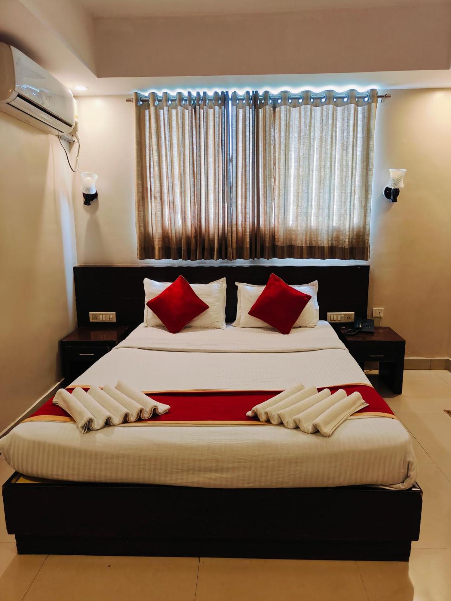 Green Wood Inn Mysore Near Palace Bagian luar foto